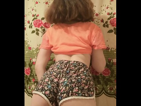 ❤️ Babe żagħżugħa sexy tqaxxir ix-xorts tagħha fuq il-kamera Porno f'mt.mailkassa.ru ﹏