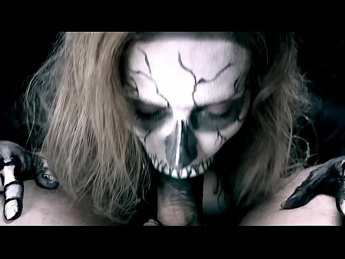 ❤️ Tfajla tad-dimostrazzjoni terda vit b'ħalqha iswed u tibla' cum. Porno f'mt.mailkassa.ru ﹏