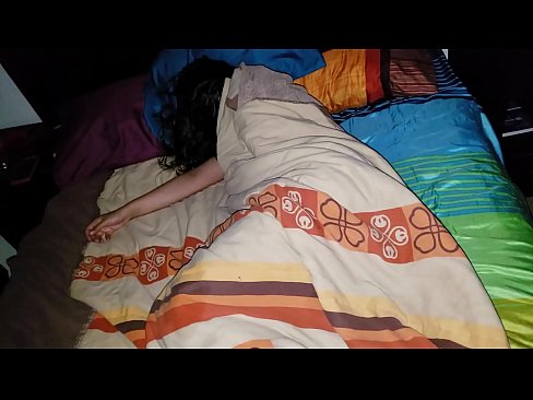 ❤️ Stepson jgħajjar lill-mara żagħżugħa tiegħu waqt li torqod. Porno f'mt.mailkassa.ru ﹏