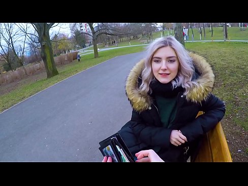 ❤️ Tibla kum sħun ta' barrani għall-flus - blowjob fil-park minn Eva Elfie Porno f'mt.mailkassa.ru ﹏