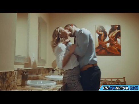 ❤️ Meta blonda busty seduces f'kamra tal-banju pubbliku Porno f'mt.mailkassa.ru ﹏